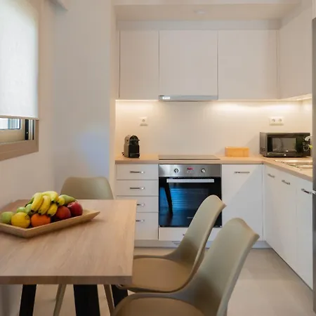 Premium Seaview With Jacuzzi & Private Parking העיירה רתימנו